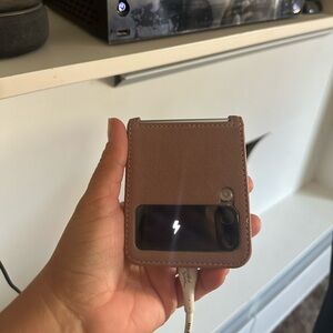 Samsung Galaxy Flip wireless Phone with Case and ear buds